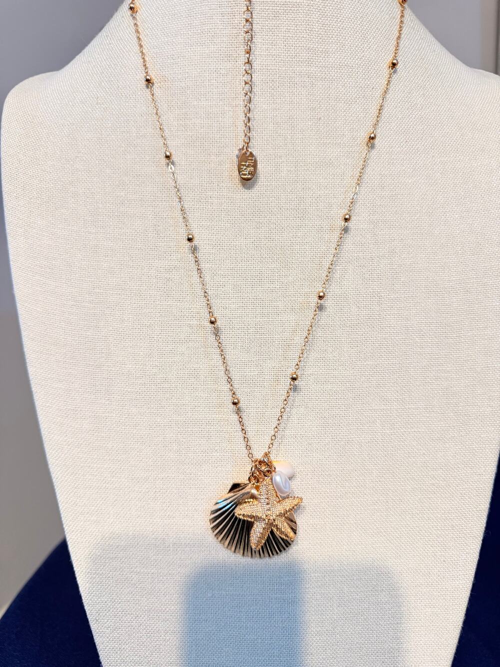 Vintage Gold Tone Seashell Starfish Charm Necklace 36”